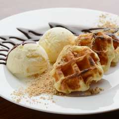 和風の美味しさ『ワッフルアイス　黒蜜きな粉』