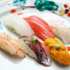 旬のネタと絶妙な握りのシャリがマッチ『お寿司』