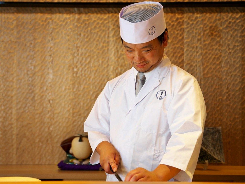 熟練した調理人が、一品一品丹精込めて調理 