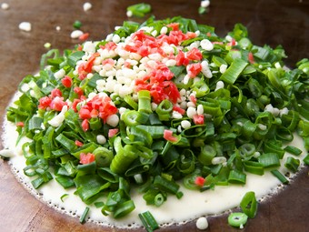 シャキシャキ九条ネギがたっぷりのった『ネギ焼』