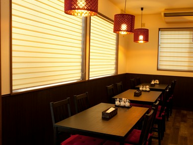 ゆったり過ごせる落ち着いた店内