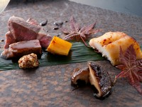 旬の素材を和料理仕立てに！
店主渾身の当店メインコースに2時間飲み放題付きのコースです。
