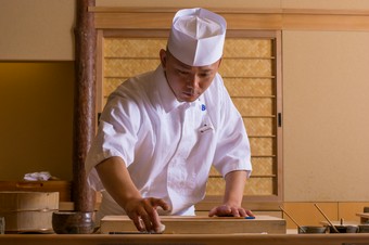 握っている姿もお楽しみください
