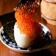 いくらどっさり塩おにぎり