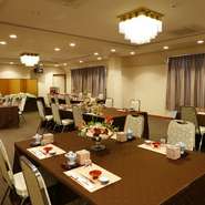 結婚披露宴、法要の直会、各種宴会など少人数から約50名様まで幅広くご使用していただけます。