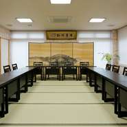結婚披露宴、法要の直会、各種宴会など少人数から約50名様まで幅広くご使用していただけます。