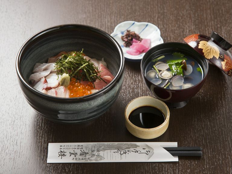 鮮度にこだわった魚介類がのっている『海鮮丼』
