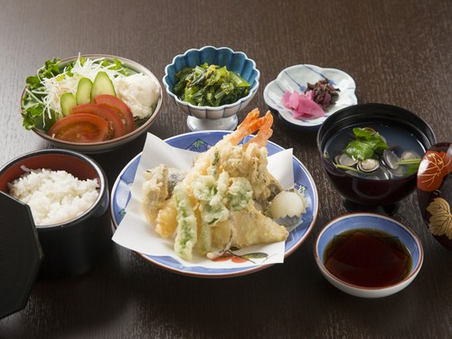 スタンダードな天ぷらが人気『天ぷら定食』