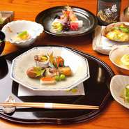 魚介なら瀬戸内海、山の幸は中国山地といったように、食材に恵まれる広島という立地を生かし、その魅力を詰め込んだ料理の数々。素材重視でごまかしのない日本料理で、“広島味”の底力を体感してみてください。