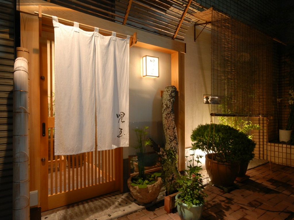 「まさか、こんな場所に」という立地が、食通の心をくすぐります