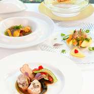 クラシックなフレンチを、自家菜園の野菜やハーブなど旬の食材を使って、現代の嗜好にアレンジしています。