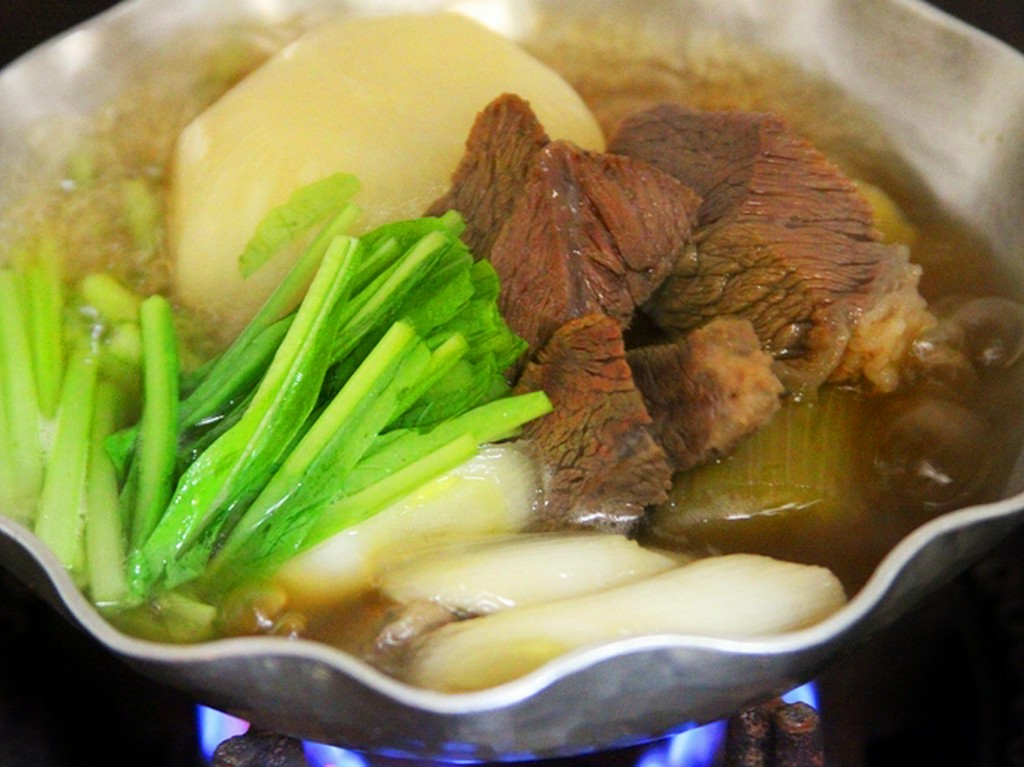 柚子胡椒でいただく『蕪と牛頬肉の小鍋』