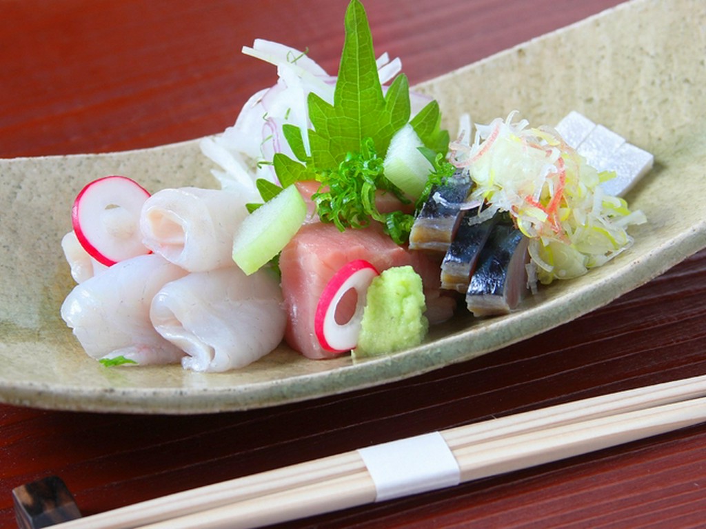 市場を巡り旬のいいところを集めた『お造りの盛り合わせ』