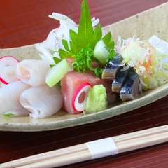 市場を巡り旬のいいところを集めた『お造りの盛り合わせ』