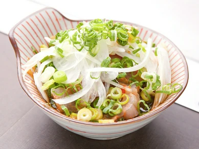牛のアキレス腱を圧力鍋で柔らかく煮込んだ『スジポン』　