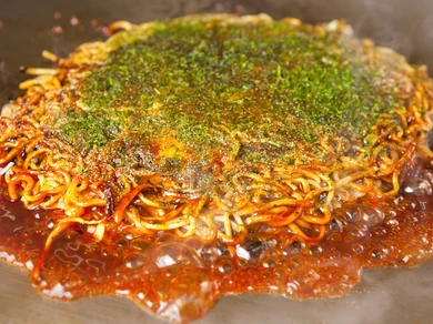 生地と焼きにこだわった、お店の人気メニュー『そば肉玉』　