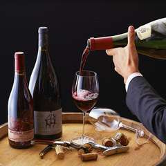 種類豊富なワイン。季節や料理に合わせたワインをソムリエが提案