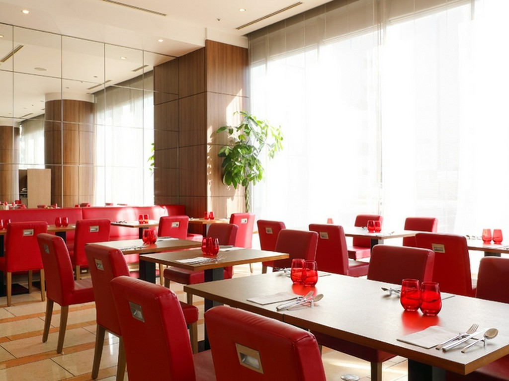 気品漂いつつも、程よいカジュアル感が心地良い店内