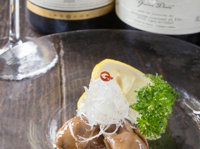 グラスワインをはじめ、牡蠣料理によく合うお酒も種類豊富