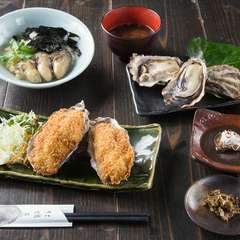 牡蠣をほおばりながらグラス片手に大人の女子会はいかが