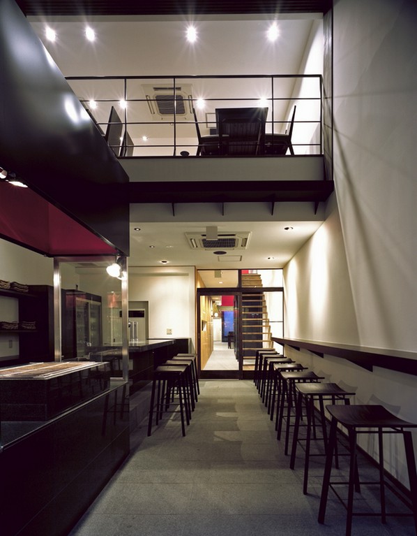 少人数から大勢の席までくつろげるおしゃれな空間