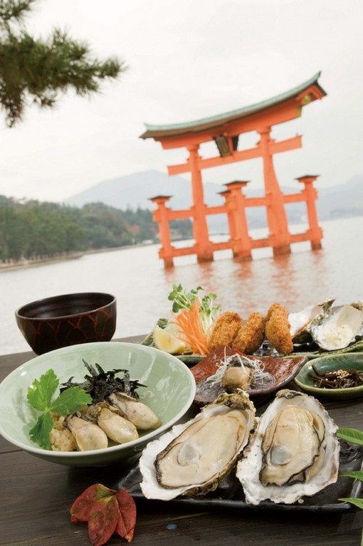 宮島産の新鮮な牡蠣をふんだんに使ったメニュー
