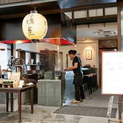 観光の途中やデートの食事にも気軽に立ち寄れるお店