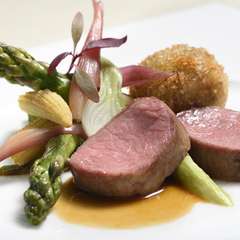 気軽に楽しめるランチコース、好みのメイン料理を選べる