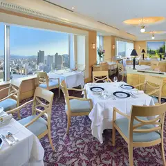 晴れた日には周りの景色を一望できるロケーションです