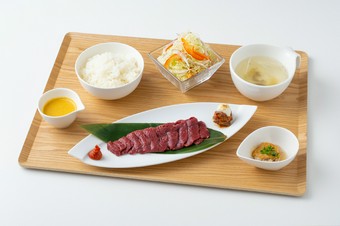 会津馬刺しの旨味を存分に味わえる『会津ブランド馬刺しランチ』 