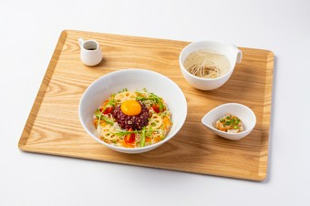 『会津ブランド馬刺しのユッケビビンバ』　