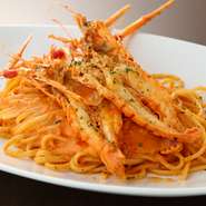 パスタは和から洋まで、何にでも良く合います。ソースひとつで、全く違う料理に仕上がるのが面白い。また、そのレシピも幾通りあるのかと思うほど奥深く、パスタとの組み合わせでどんどん広がりを見せてくれます。