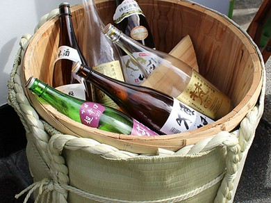 全国各地の地酒のほか、『養命酒サワー』なども飲めるお店