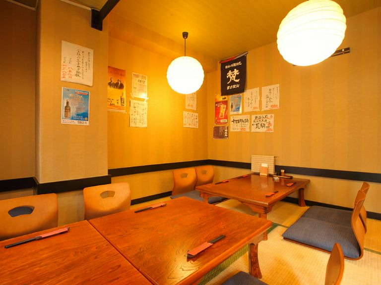 靴を脱いでくつろげる小上がりがあるので家族連れにも最適