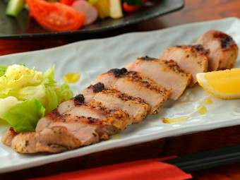 信州十四豚の旨みをたっぷりと味わえる『厚切りロース炙り焼き』