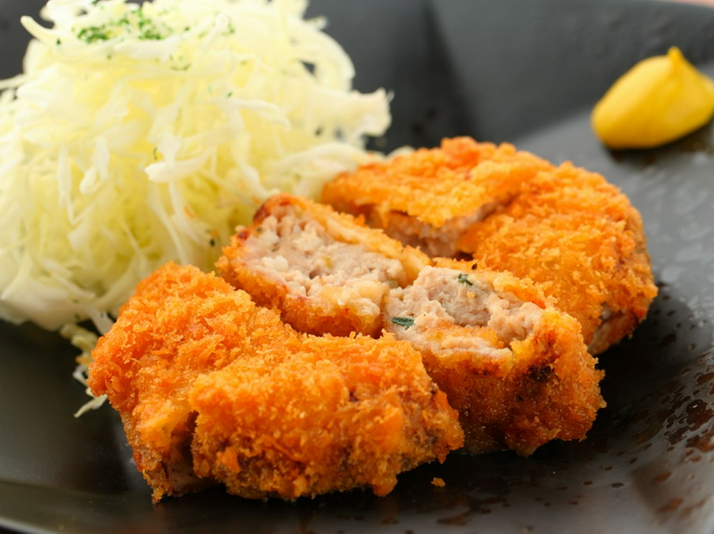 「信州十四豚」を使用、ソースなしでもおいしい『メンチカツ』