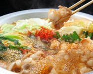口いっぱいに牛肉の旨味が広がります。
炭炭究極のもつ鍋！！
モツ鍋の選べるダシ
醤油、塩、チゲのダシからお選び下さい。