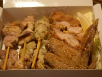 つくね・もも・ねぎま各２本 ＋ 手羽先のからあげ ＋ 鶏のからあげ