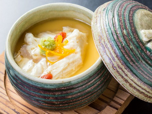 気軽に味わえる、リーズナブルな価格のアラカルトも