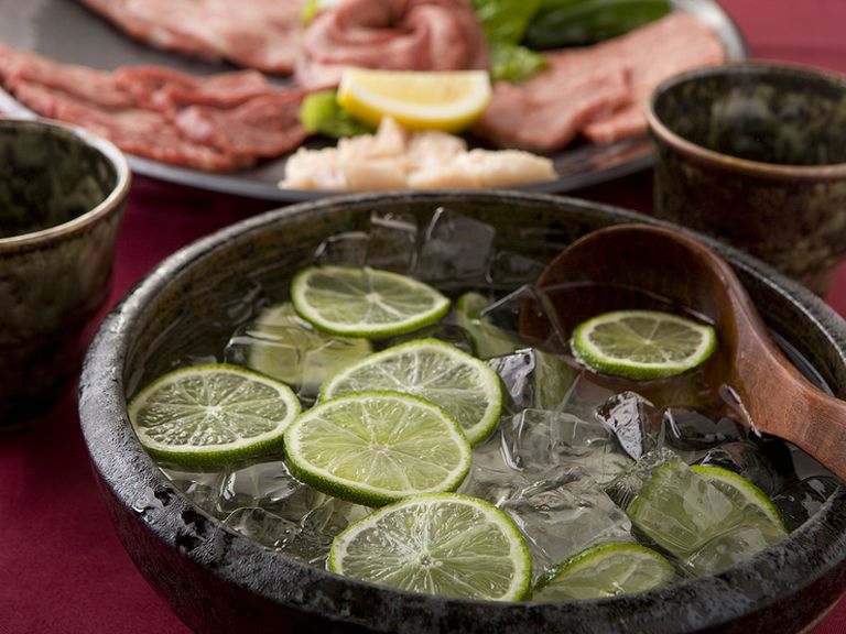 みんなで楽しく飲むなら『焼酎のバチ割り』がおすすめ