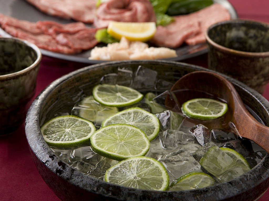 みんなで楽しく飲むなら『焼酎のバチ割り』がおすすめ