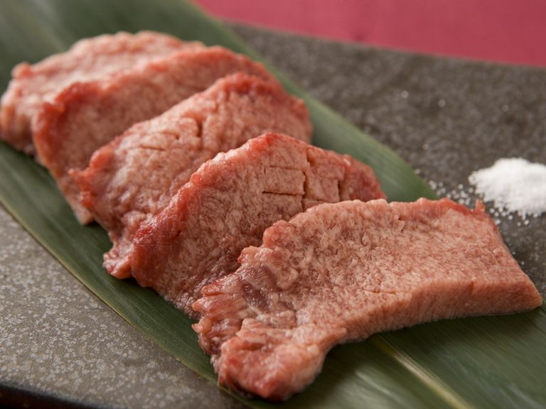 歯ごたえと旨味抜群の自慢の一品『厚切牛タン（塩）』