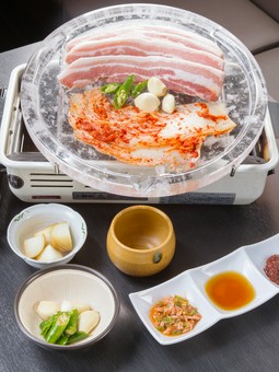 マイナスイオン効果もあるという水晶焼きをぜひ体験してください