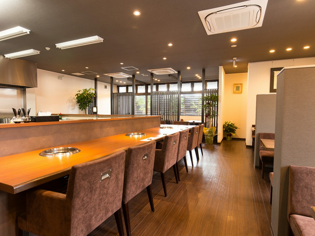 職人たちの手捌きを眺める特等席で、1人用鍋を満喫