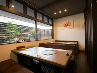 当店2階は個室のみ。創業45年の肉料理専門店の味で御もてなし