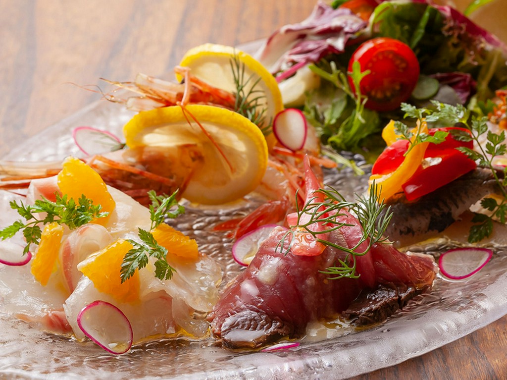 日本各地の旬を感じられる一皿『本日の魚介類の前菜盛り合わせ』