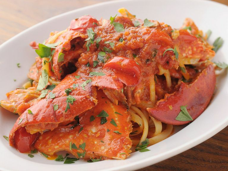 海鮮の香り豊かな『オマール海老と渡り蟹の濃厚なトマトソース』