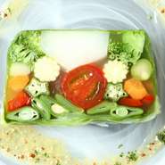 女子にうれしいヘルシーな鳥料理。ワインが進むこだわりの料理と一緒にゆったりした時間を過ごしてください。