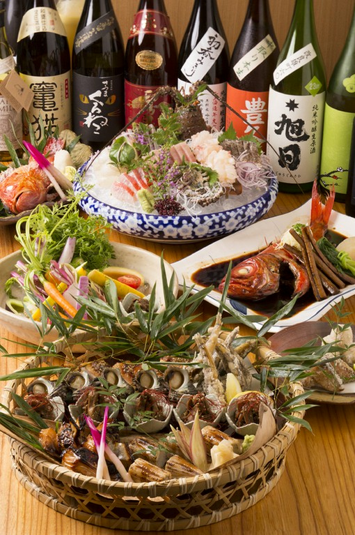 日本酒、焼酎をはじめ、料理に合うお酒を種類豊富に取り揃え