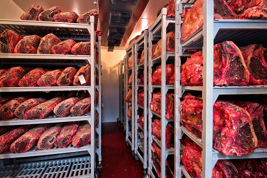  「プライムグレード」の牛肉を、独自のノウハウで熟成